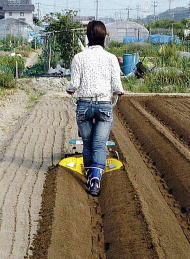 車軸管理機用倍土器